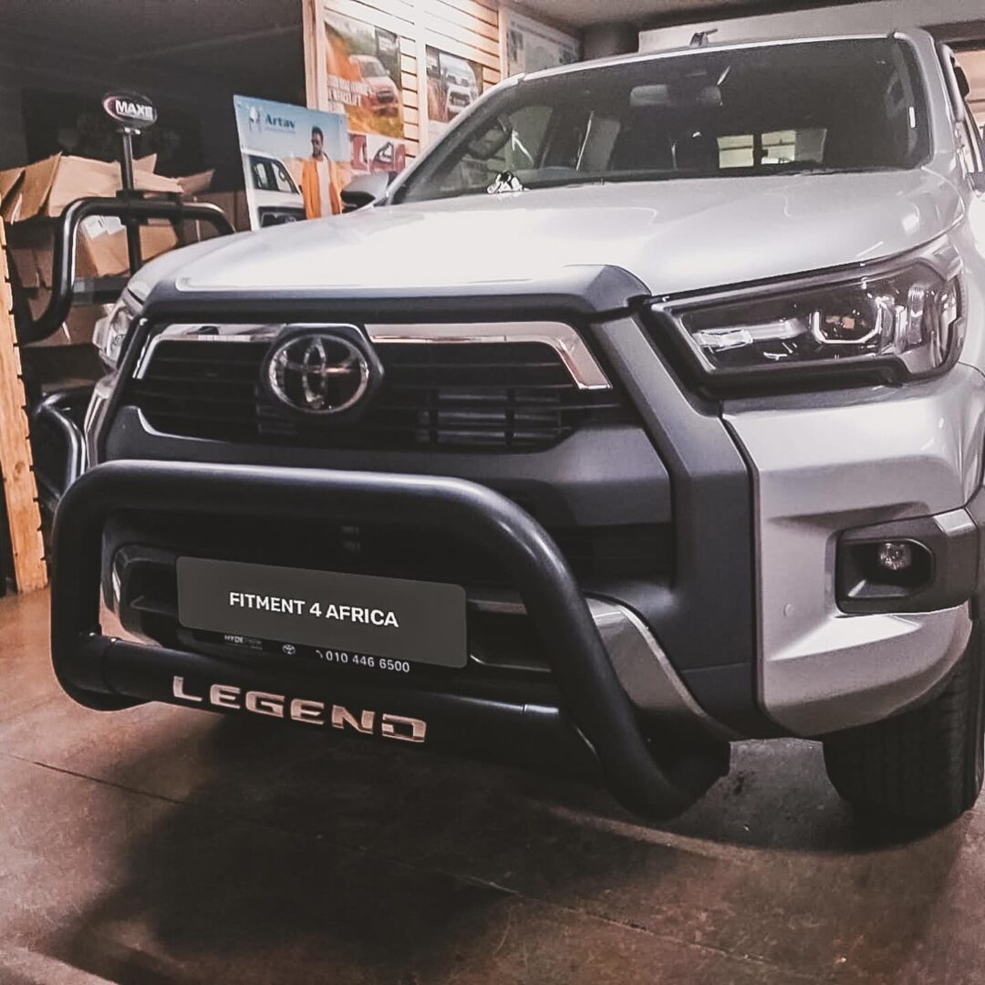 Toyota Hilux LEGEND Oval Nudge Bar Black